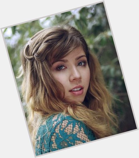 And lastly, Happy Birthday to the stunning Jennette McCurdy 