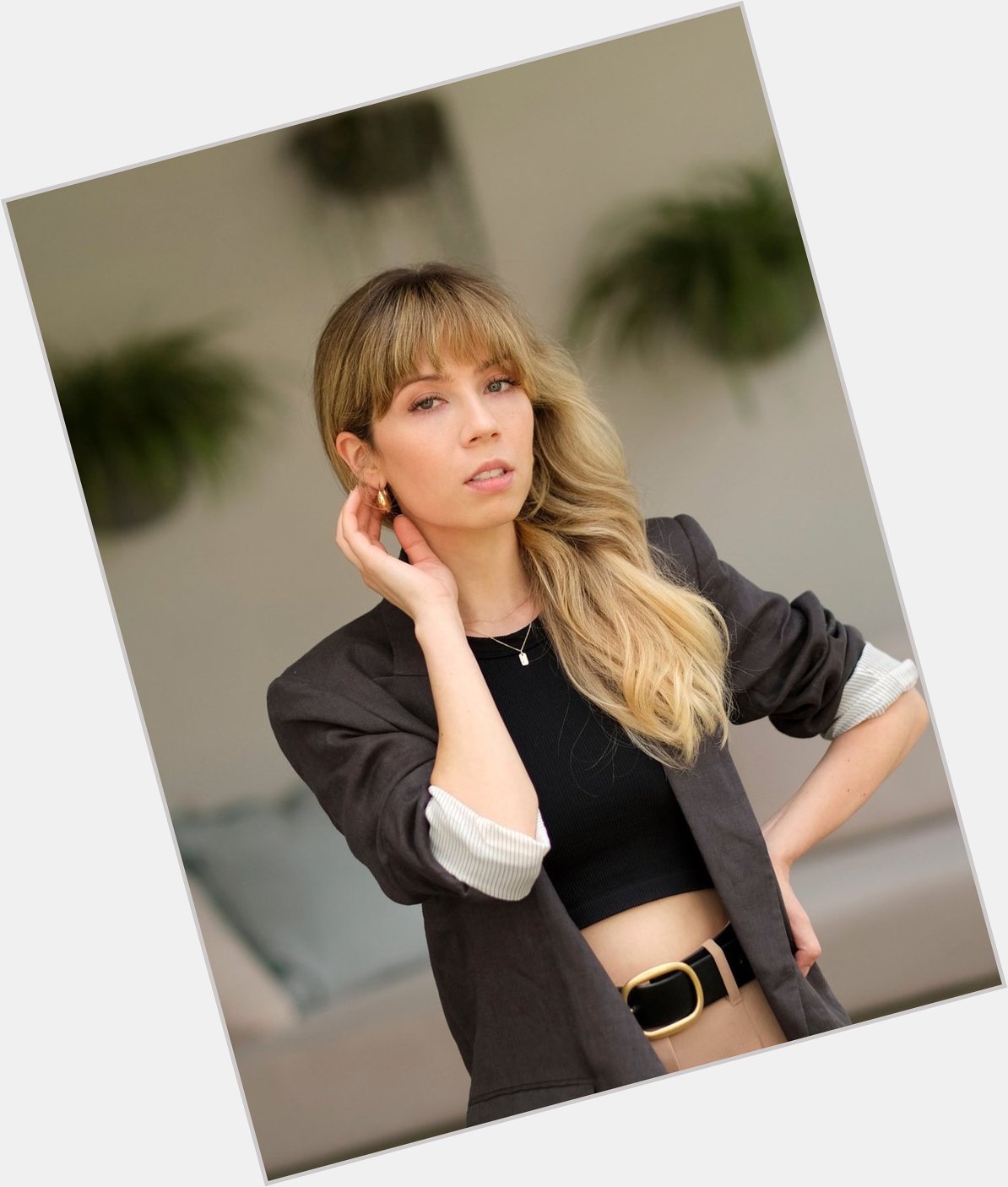 Happy 31st birthday to the talented, New York Times best-selling author Jennette McCurdy. 