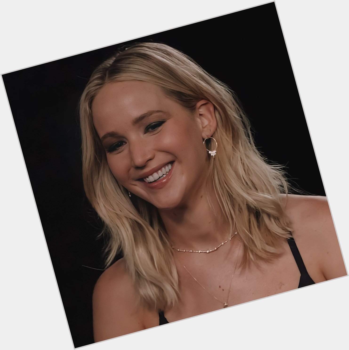 Happy birthday to the most amazing human being on earth, jennifer lawrence. 
