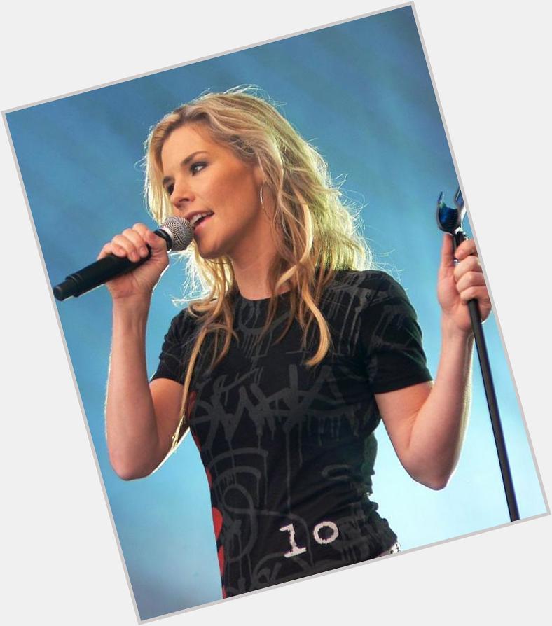 Happy 41st birthday, Jennifer Paige, best known for her 1998-smash hit "Crush"  