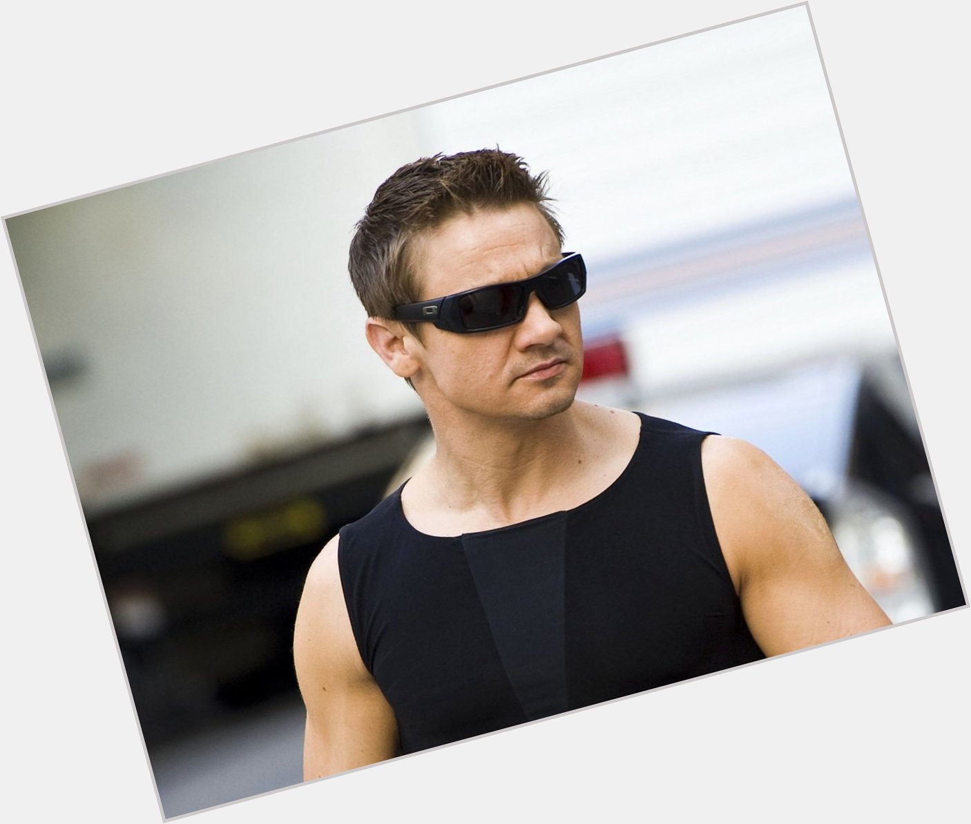 Happy birthday, Jeremy Renner! Maybe this year Marvel will be nice and announce a Black Widow & Hawkeye movie. 