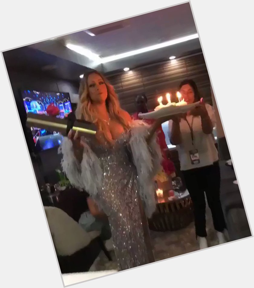 Mariah Carey singing Happy Birthday to Jermaine Dupri yesterday!     