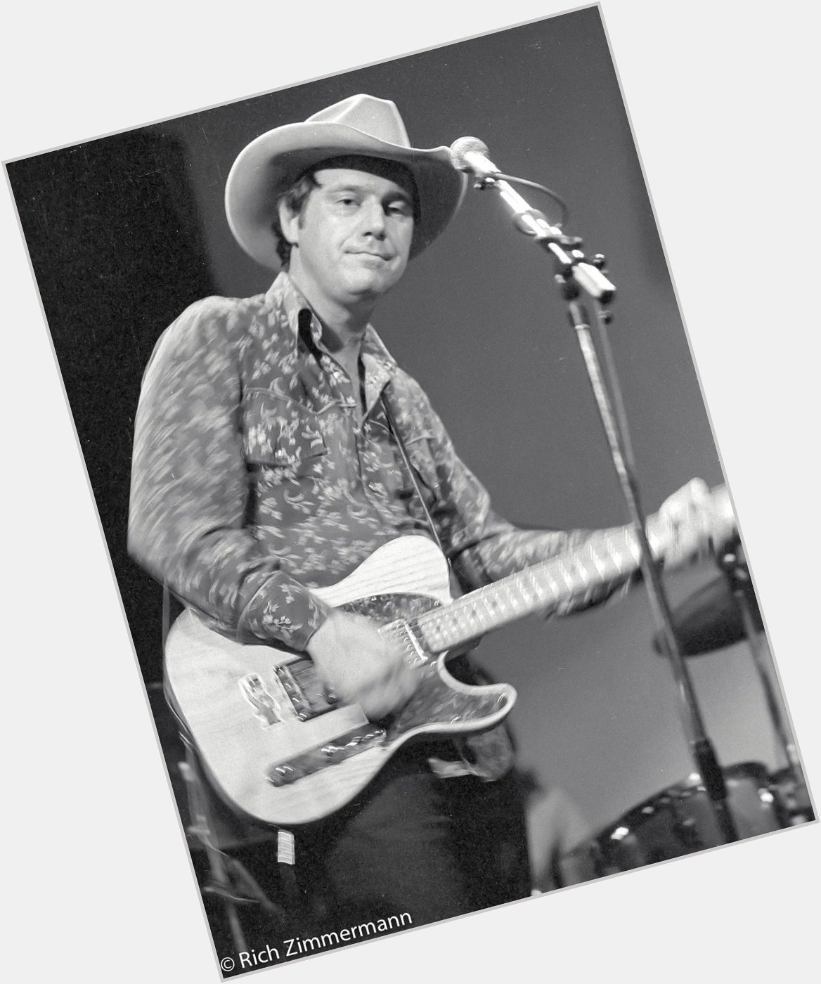 Happy birthday to Jerry Jeff Walker!!
Here at the Amazing Grace in Chicago just a few years ago in 1975. 