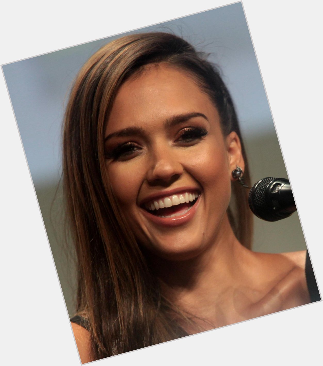 Happy 34th birthday to the one and only Jessica Alba! Congratulations 