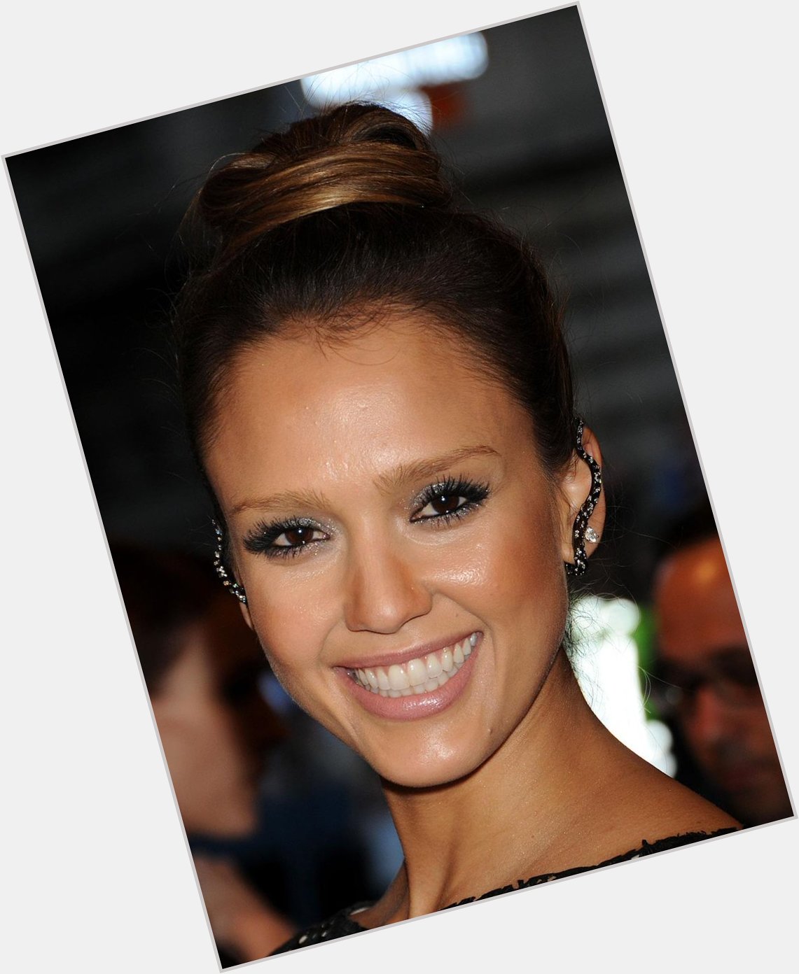 Happy Birthday Jessica Alba - you\re still beautiful even without eyebrows!  
