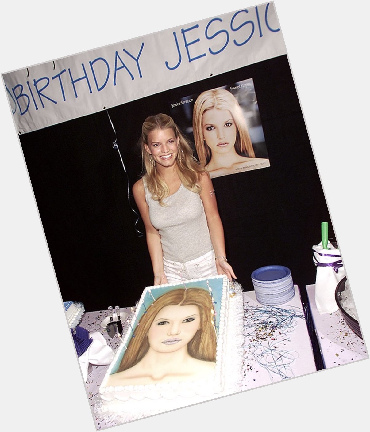 Happy Birthday Jessica Simpson Do the girls & gays a favor and release an album and save the music industry! 