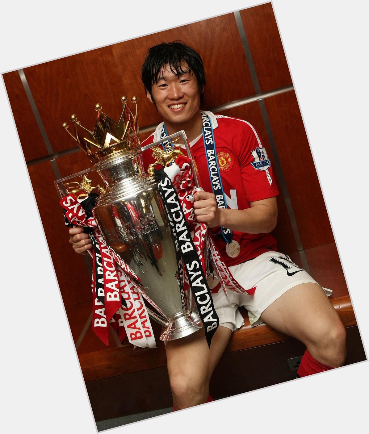 Happy birthday Ji sung Park.

To all Manchester United fans na wapinzani unakumbuka nini kutoka kwa huyu mtu?? 