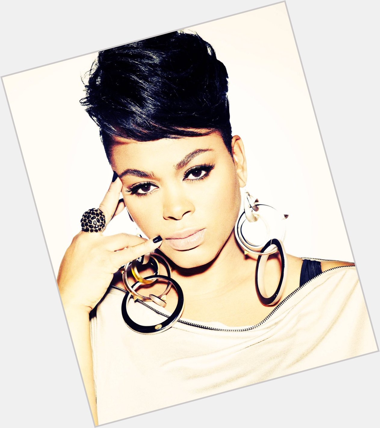 So this beautiful Queen turned 45 today! Happy Birthday to the incomparable Jill Scott!  