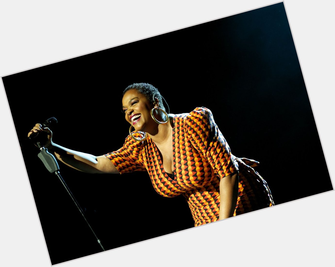\I\m living my life like it\s golden\

Happy Birthday to the golden lady Jill Scott who turns 50 today 