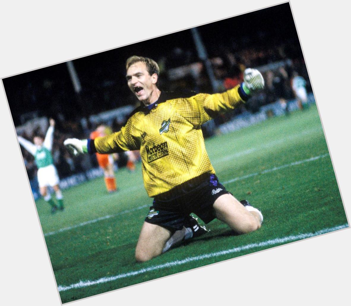 Happy birthday to former goalkeeper Jim Leighton, who is 57 today. His career comeback at was legendary! 