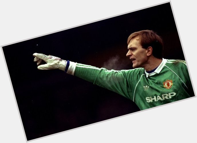 Happy Birthday today to former goalkeeper Jim Leighton  