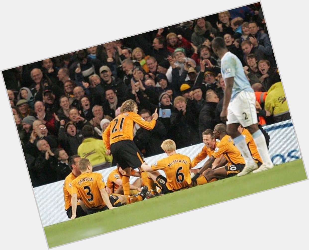 Happy Birthday Jimmy Bullard How can we forget this iconic celebration against Man City 