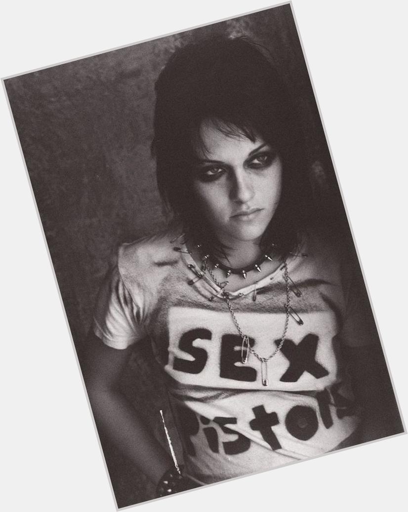 Happy birthday Joan Jett! A real strong woman who made it on her own, not by playing the victim & hating men. 