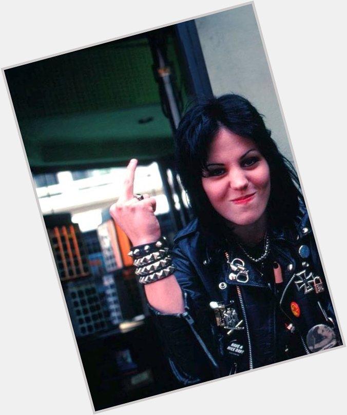 Happy 60th Birthday to Joan Jett. Nothing but love for this woman    