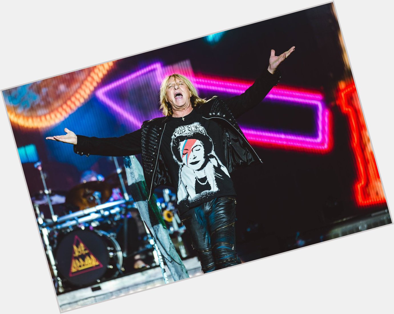 HAPPY 60TH BIRTHDAY to the one and only Joe Elliott from    