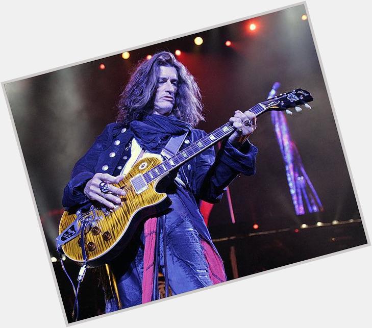 Happy Birthday to one of the BEST guitarist, Joe Perry of Aerosmith! 