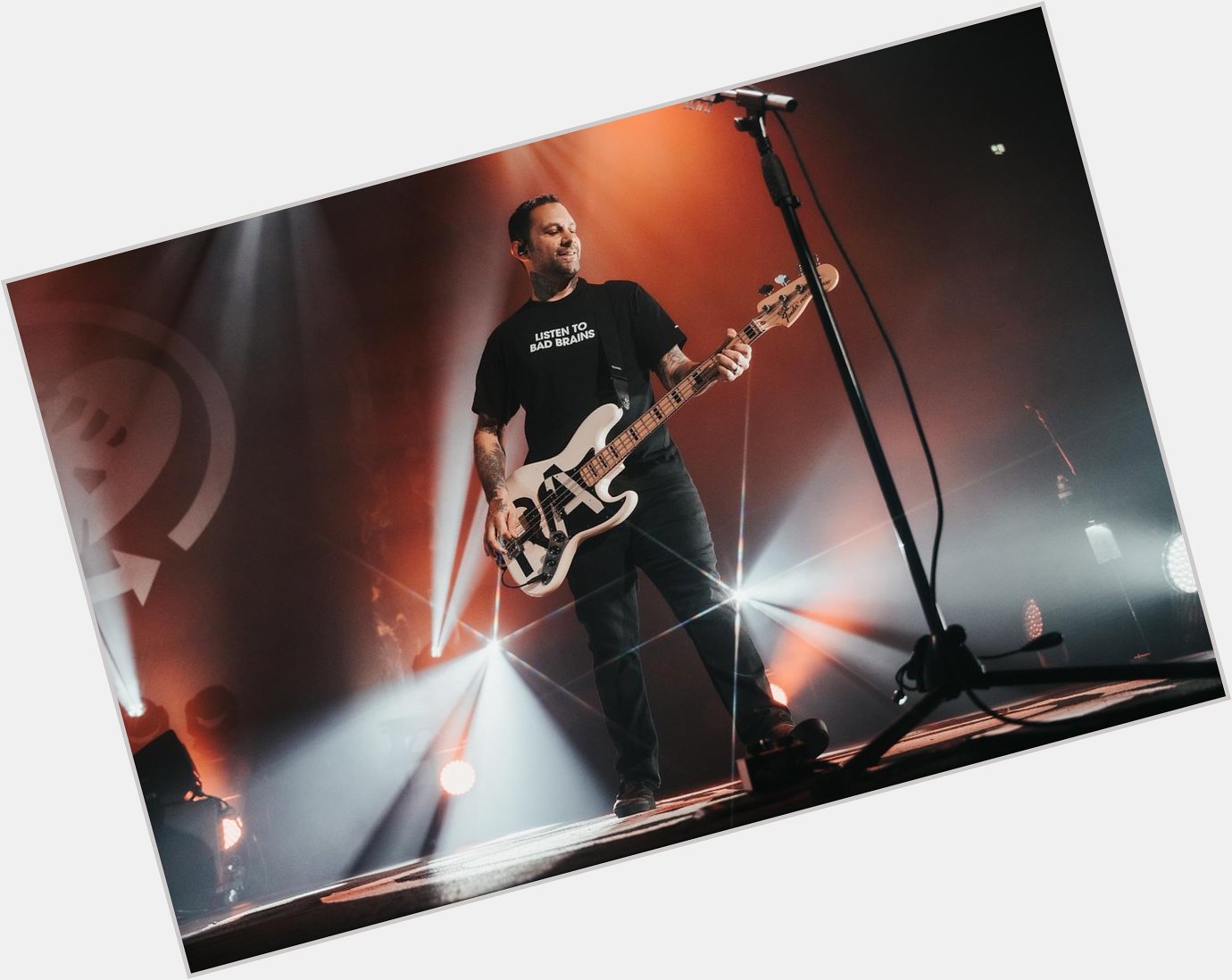 I d like to wish a happy 48th birthday to Joe Principe, bassist for Rise Against! 