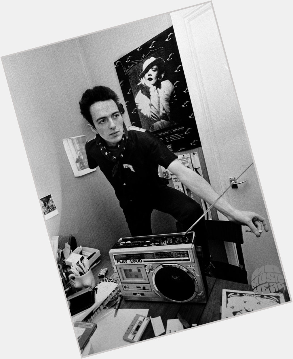 Long live Saint Joe Strummer. 

Happy birthday. I don t have any other message than don t forget you are alive. 