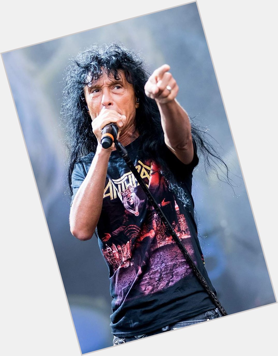 Happy birthday JOEY BELLADONNA (62)!

What\s your favorite ANTHRAAX songs? 