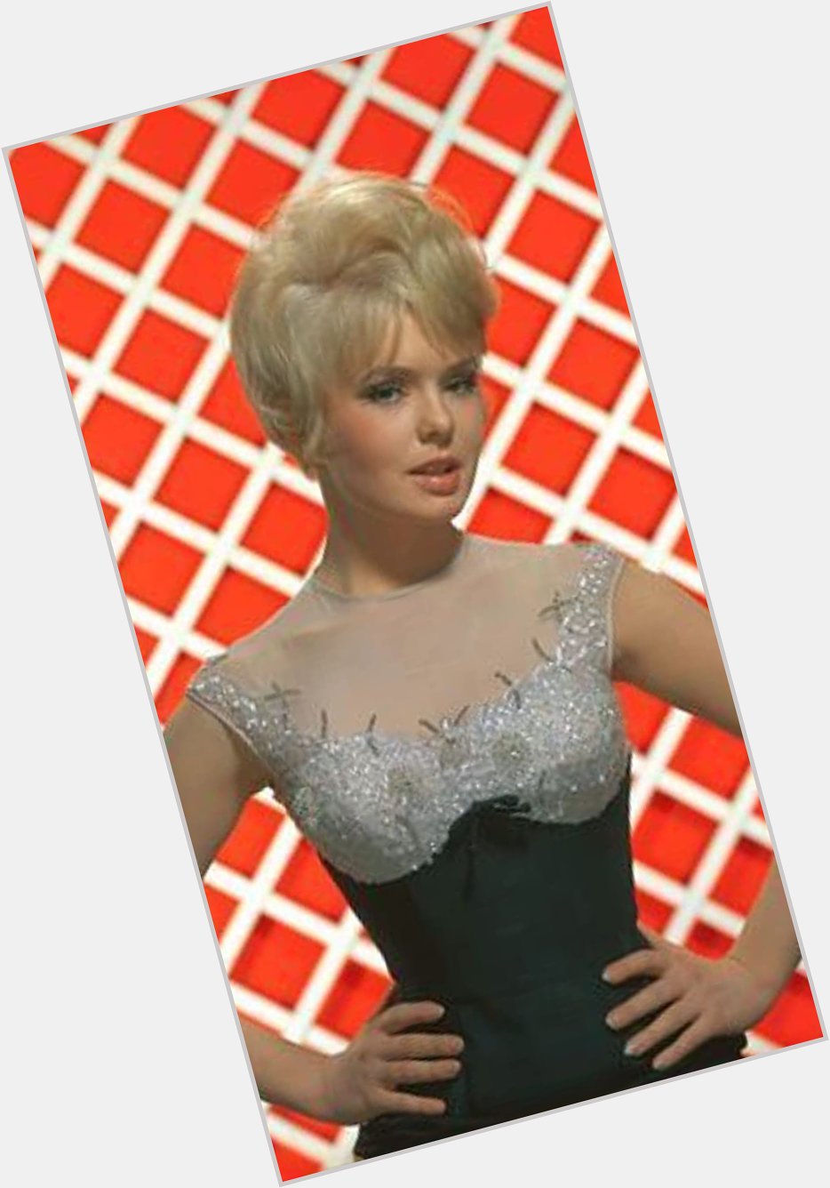 Happy birthday to Joey Heatherton, who turns 78 today! I remember her well from the variety shows of the 1970s. 