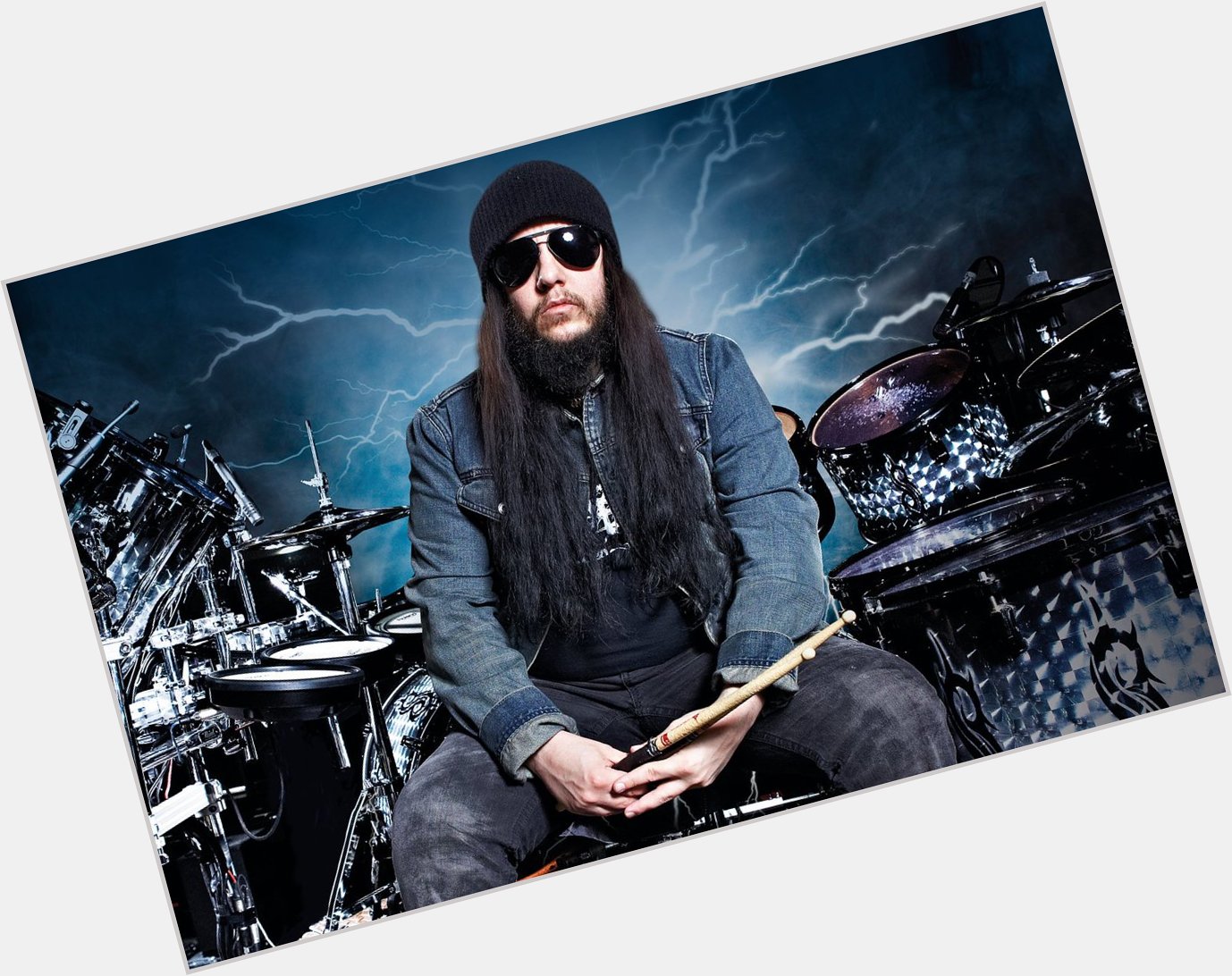 Happy 42nd Birthday to Joey Jordison (SLIPKNOT, MURDERDOLLS) who was given his first drum kit at the age of 8. 