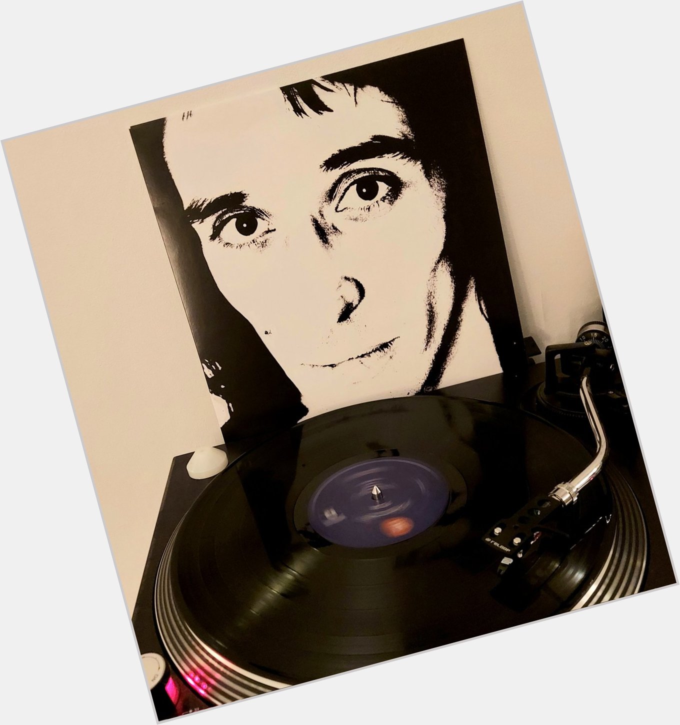 Happy 80th birthday to mr John Cale!
Last spin of the day: \"Fear\" (1974). 