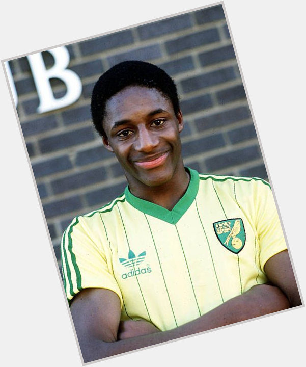 Happy 60th birthday to former striker *John Fashanu*.
7 games & 1 goal (1981-82).
His brother was better.. 