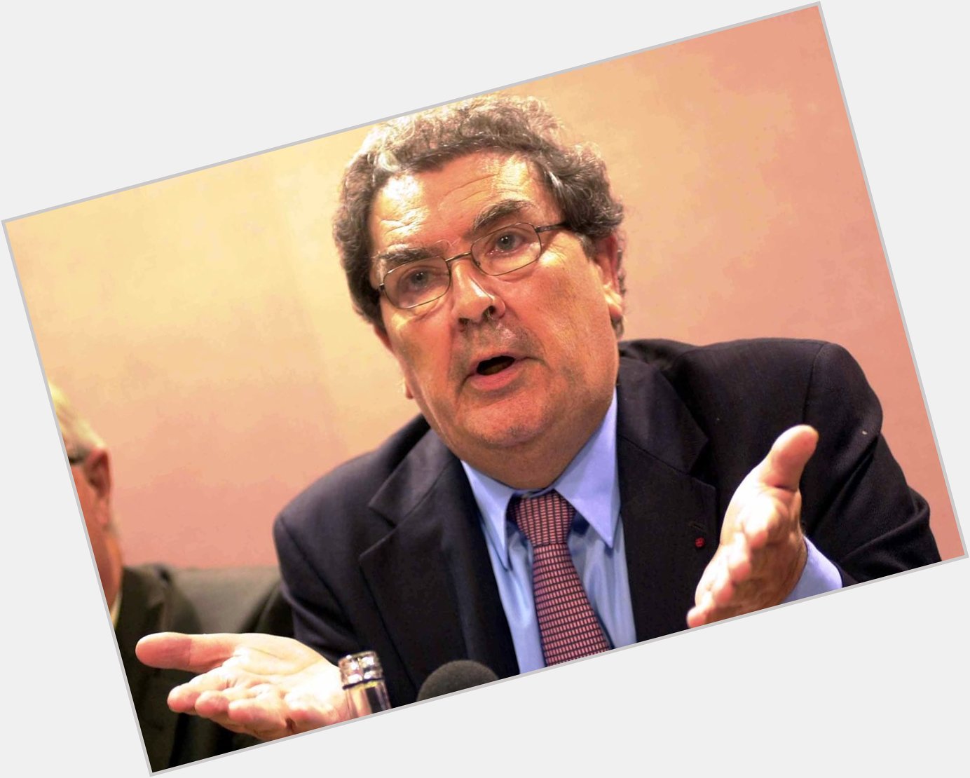 Happy birthday to one of Derry\s finest and greatest, John Hume, who celebrates turning 82 today. 