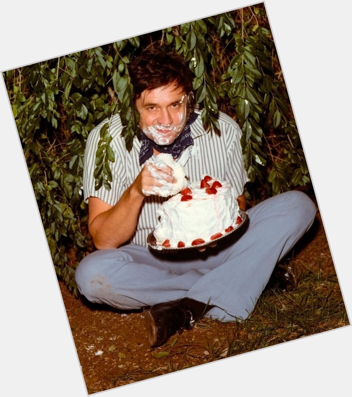 Happy 87th birthday to Johnny Cash. I hope they\ve got good cake up there! 