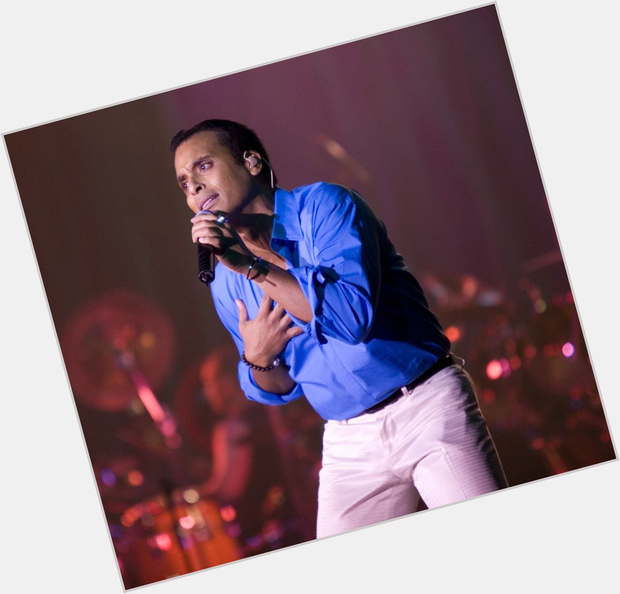 One of the most underrated singers from the early 90\s has a birthday today. happy birthday, Jon Secada (PR Photos)! 