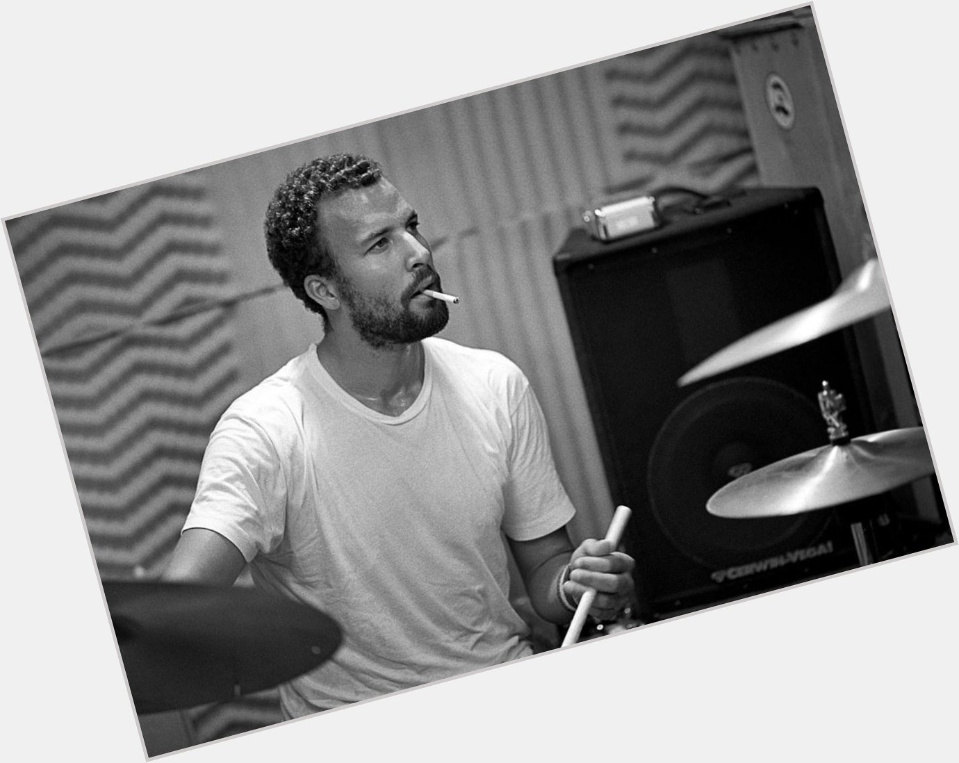Happy 41st birthday to Jon Theodore (ex- drummer & current drummer)! 