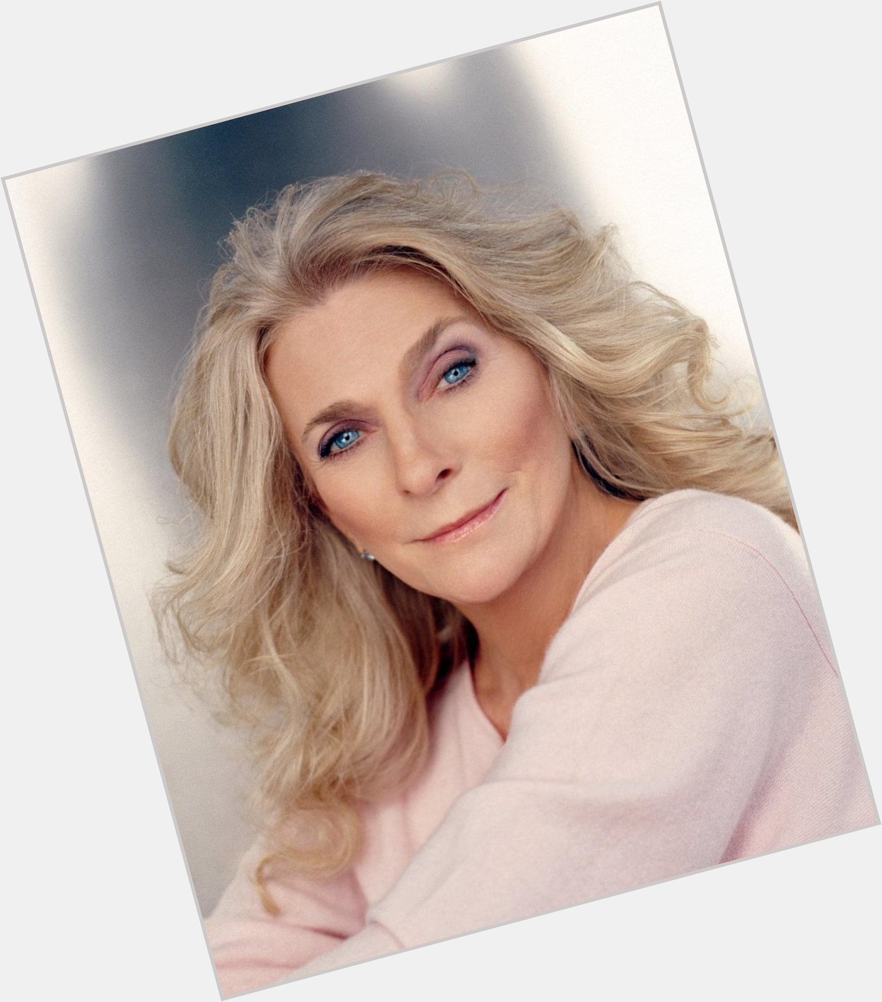 Happy birthday to Grammy Award-winning American singer and songwriter, Judy Collins (May 1, 1939). 