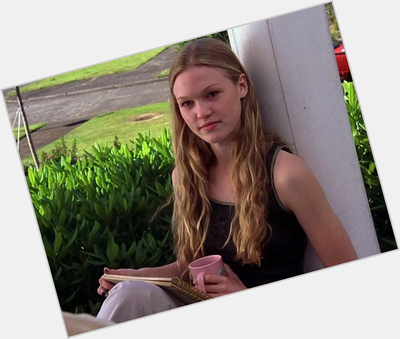 Today is an international holiday happy 40th birthday to acting legend and queen of longevity julia stiles 