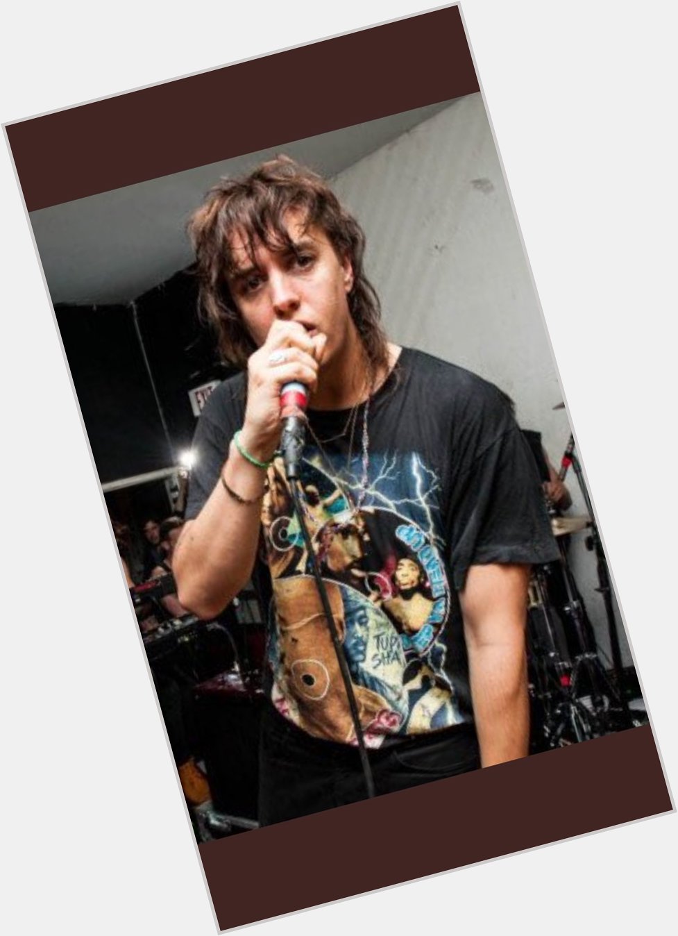 I\d be happy if I look even half as rad as this when I\m 40. 

Happy birthday Julian Casablancas. 