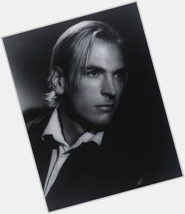 Happy birthday Julian Sands. My favorite film with Sands is A room with a view, a film very close to my heart. 