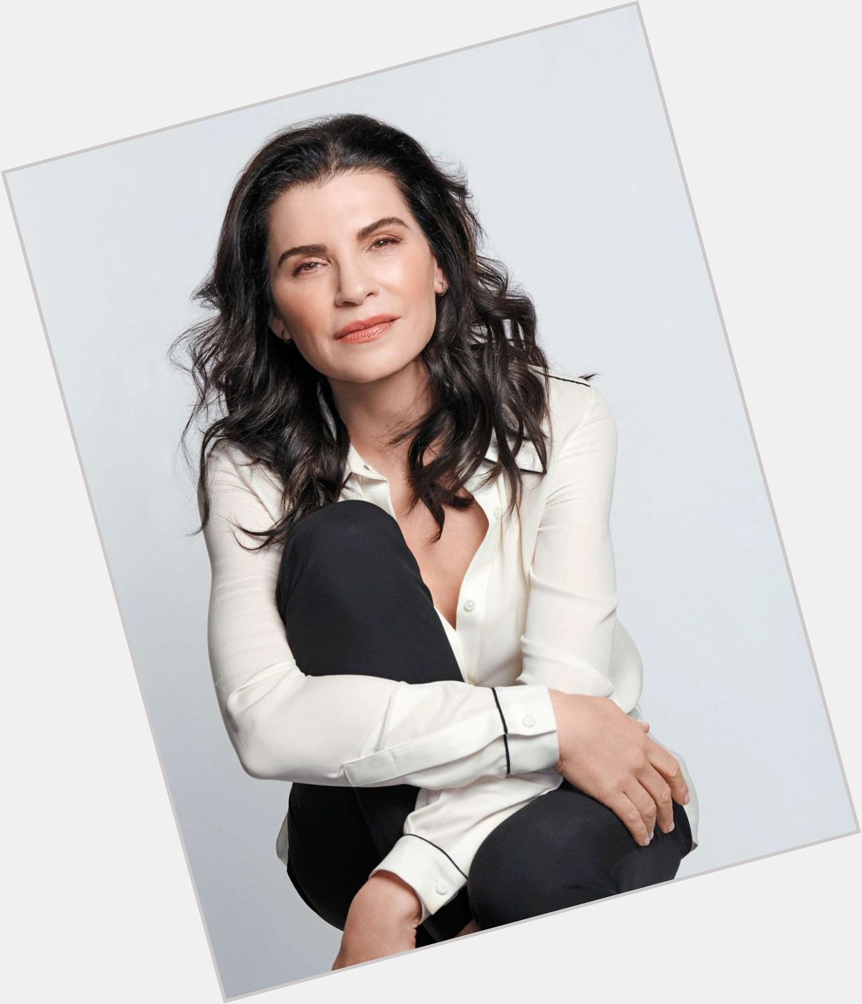 Happy 57th Birthday to American actress, Julianna Margulies!  