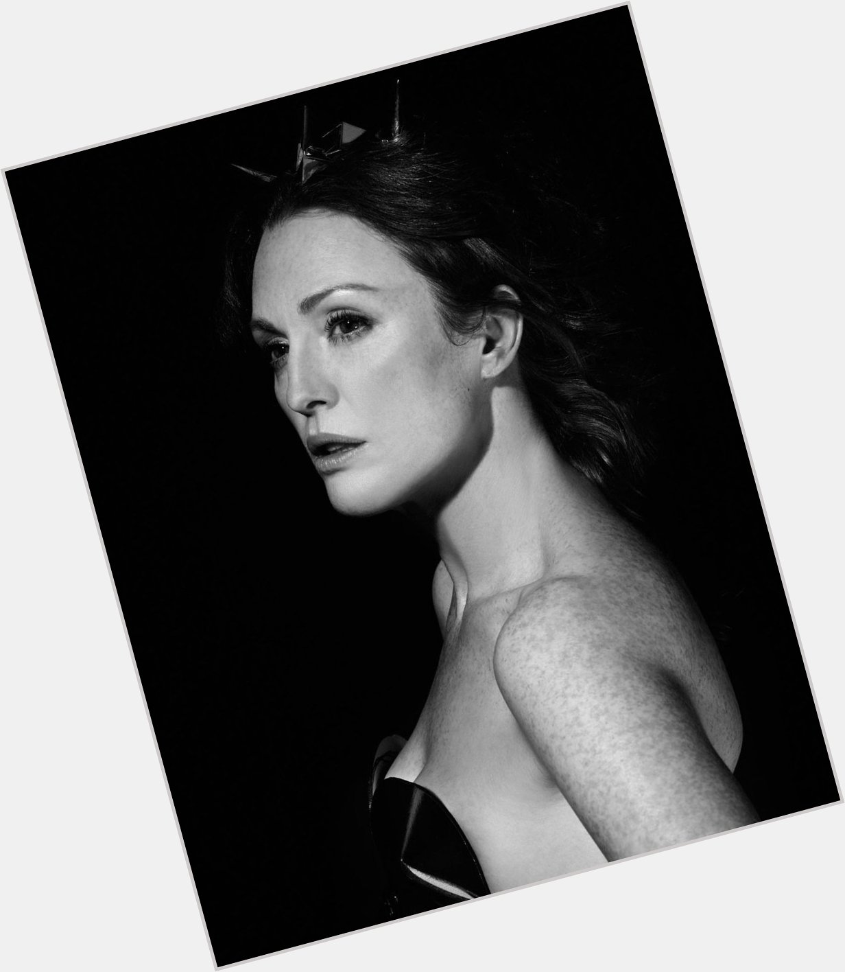 Happy 57th birthday to the gorgeous Julianne Moore 