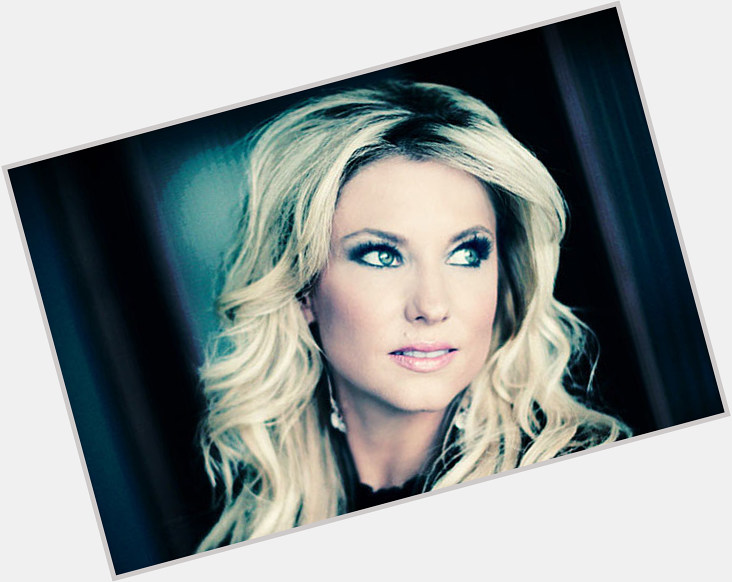Country singer Julie Roberts is 41. Happy Birthday!!     