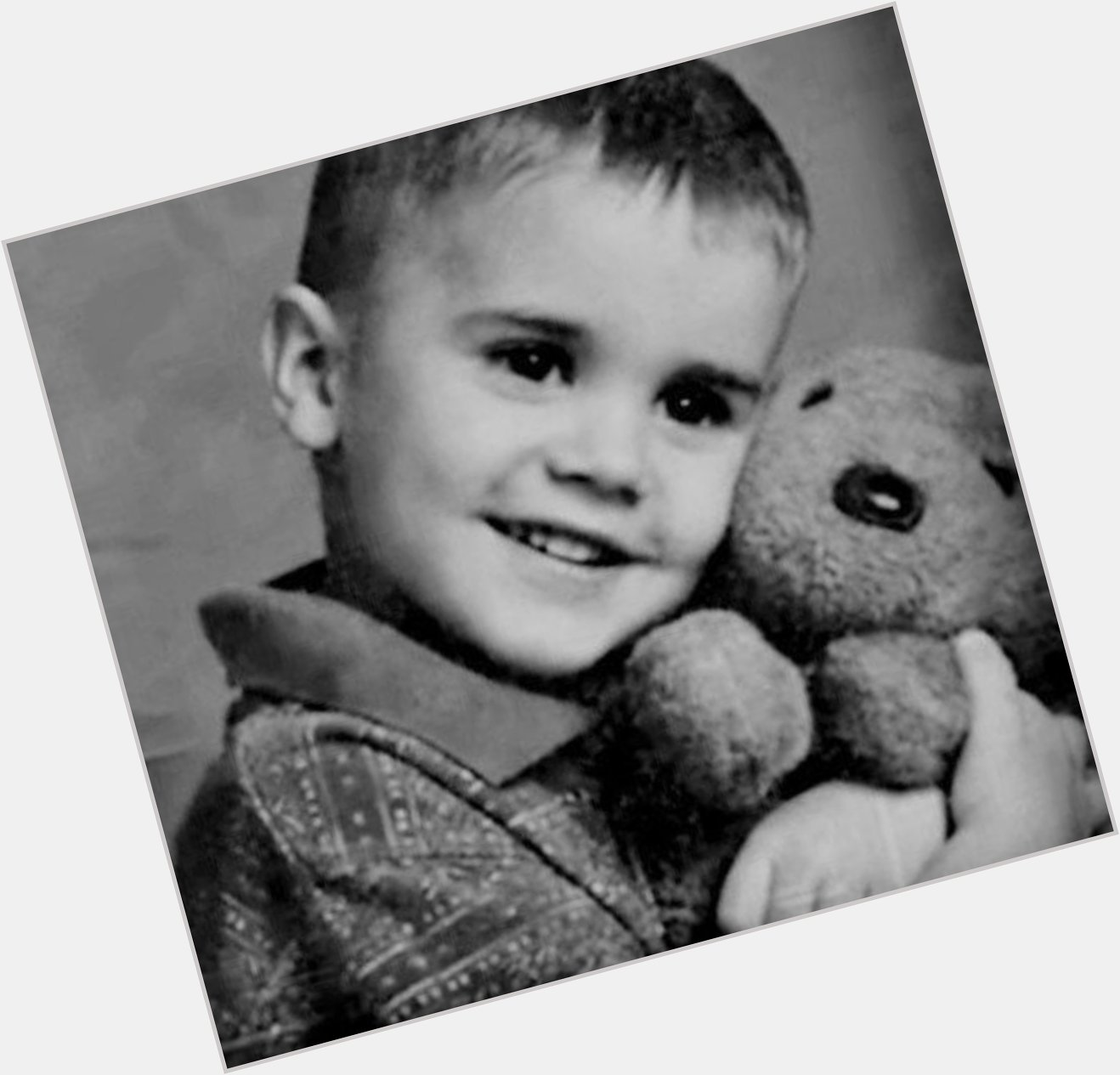 HAPPY BIRTHDAY TO BEST SINGER EVER AND ONE OF THE BEST PEOPLE ON THE EARTH... JUSTIN BIEBER    LOVE YOU 