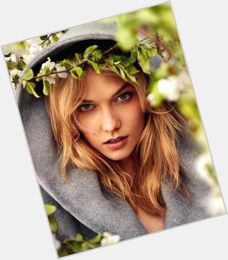 \"Happy Birthday Karlie Kloss one of our favorite models is turning 23 today August 3!\" 