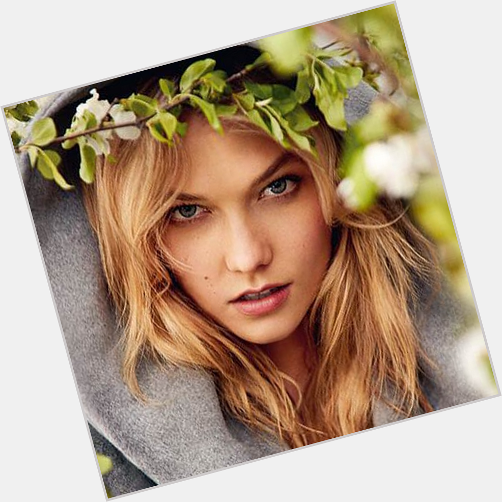 Hoy la modelo y mejor amiga de Taylor Swift, Karlie Kloss , cumple 23 años. Happy birthday! 