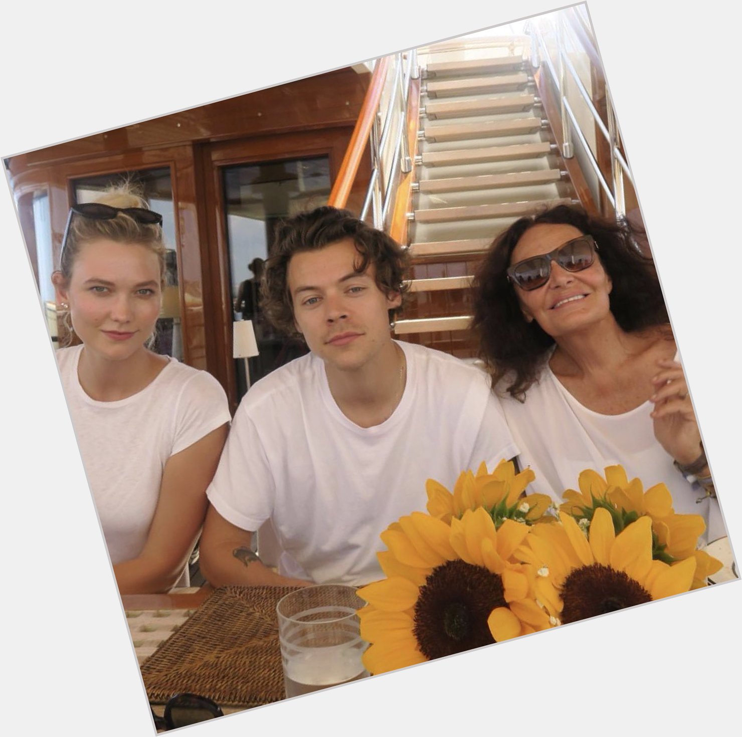 Also harry was hanging out with karlie kloss and dvf recently.. well HAPPY FUCKING BIRTHDAY TO ME 