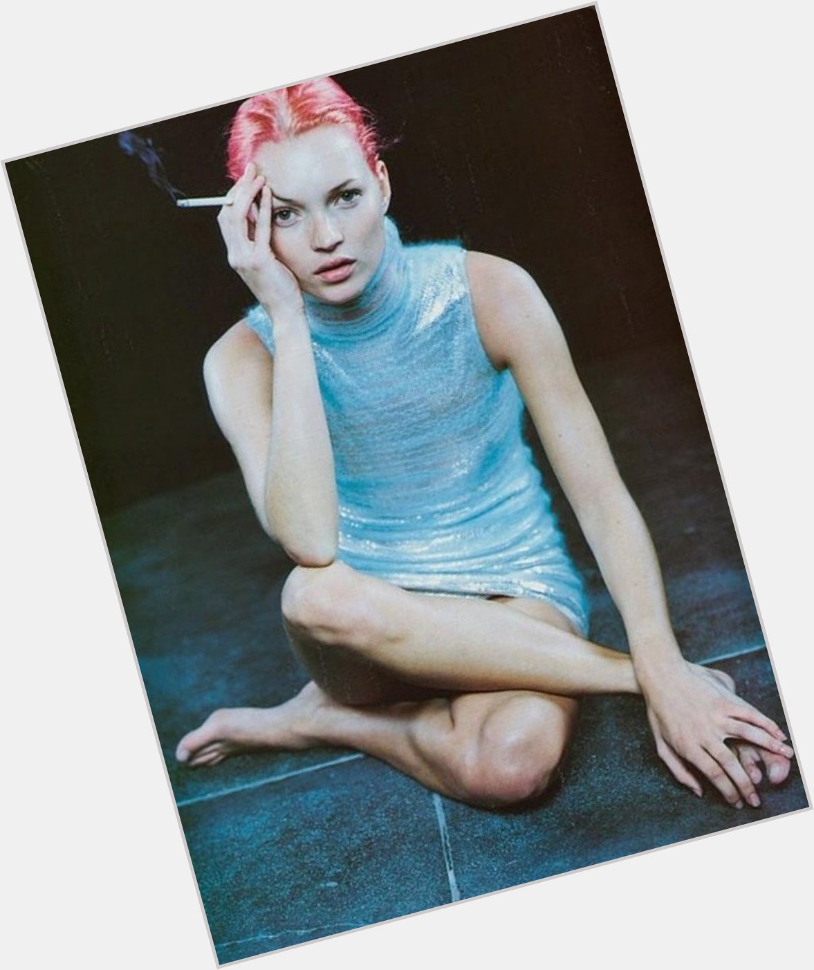 Happy birthday Kate Moss! Here giving a masterclass in pink hair, in a 1998 shoot by Juergen Teller for Vogue. 