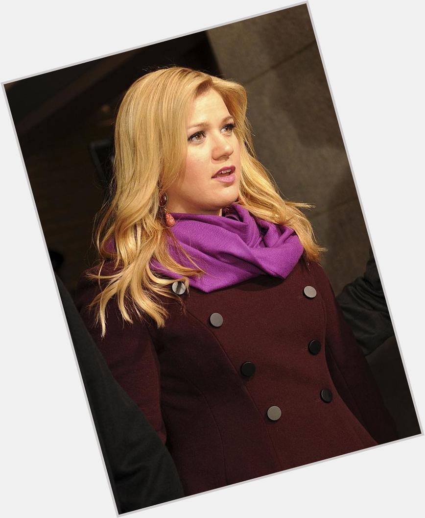 Happy 33rd birthday Kelly Clarkson, a lady with an awesome voice  \"Stronger\" 