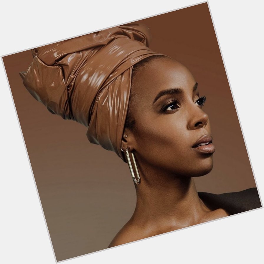Of course is an Aquarius. Her energy hits different. 

Happy 40th birthday, Kelly Rowland   