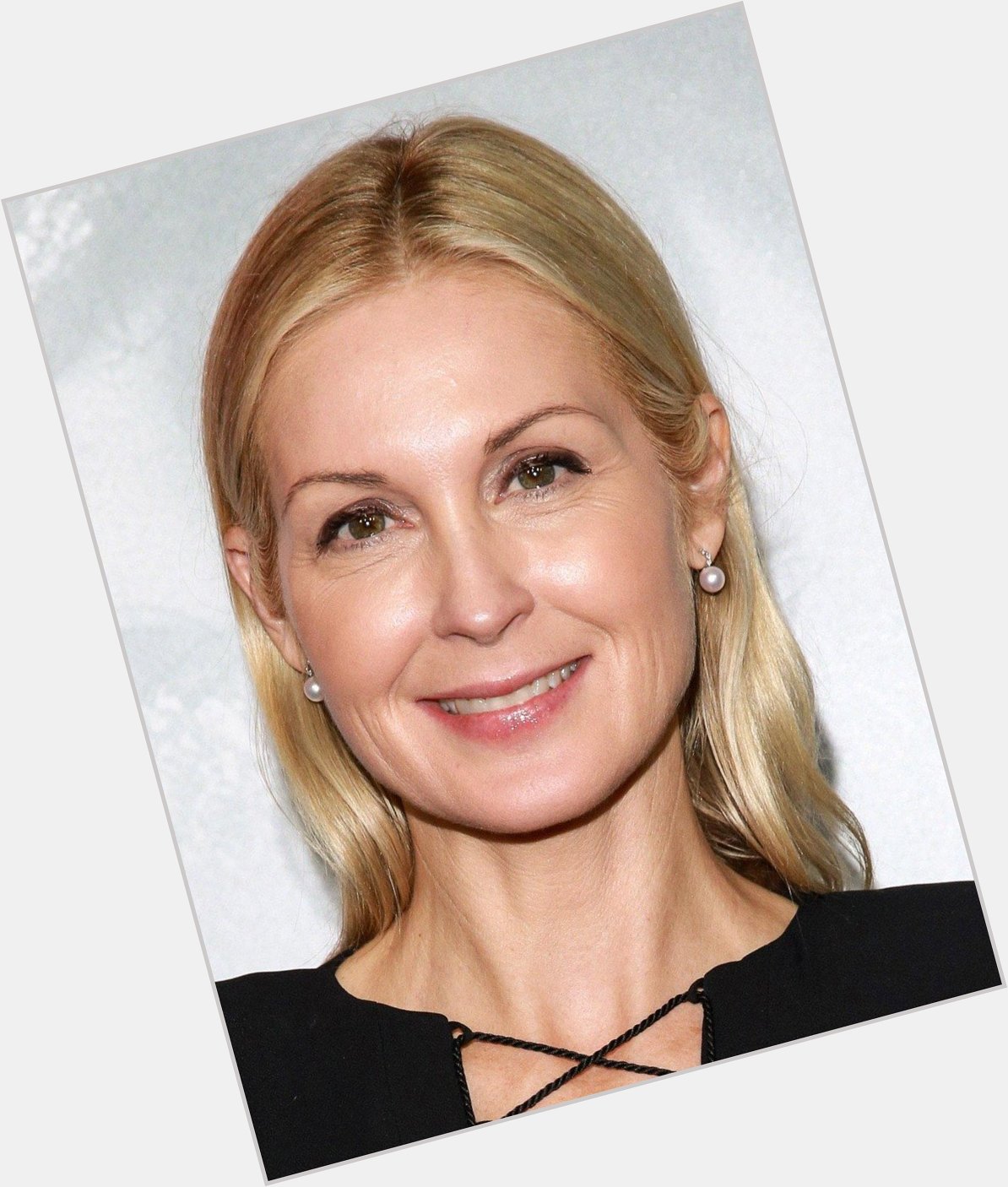 Happy Birthday actress Kelly Rutherford 