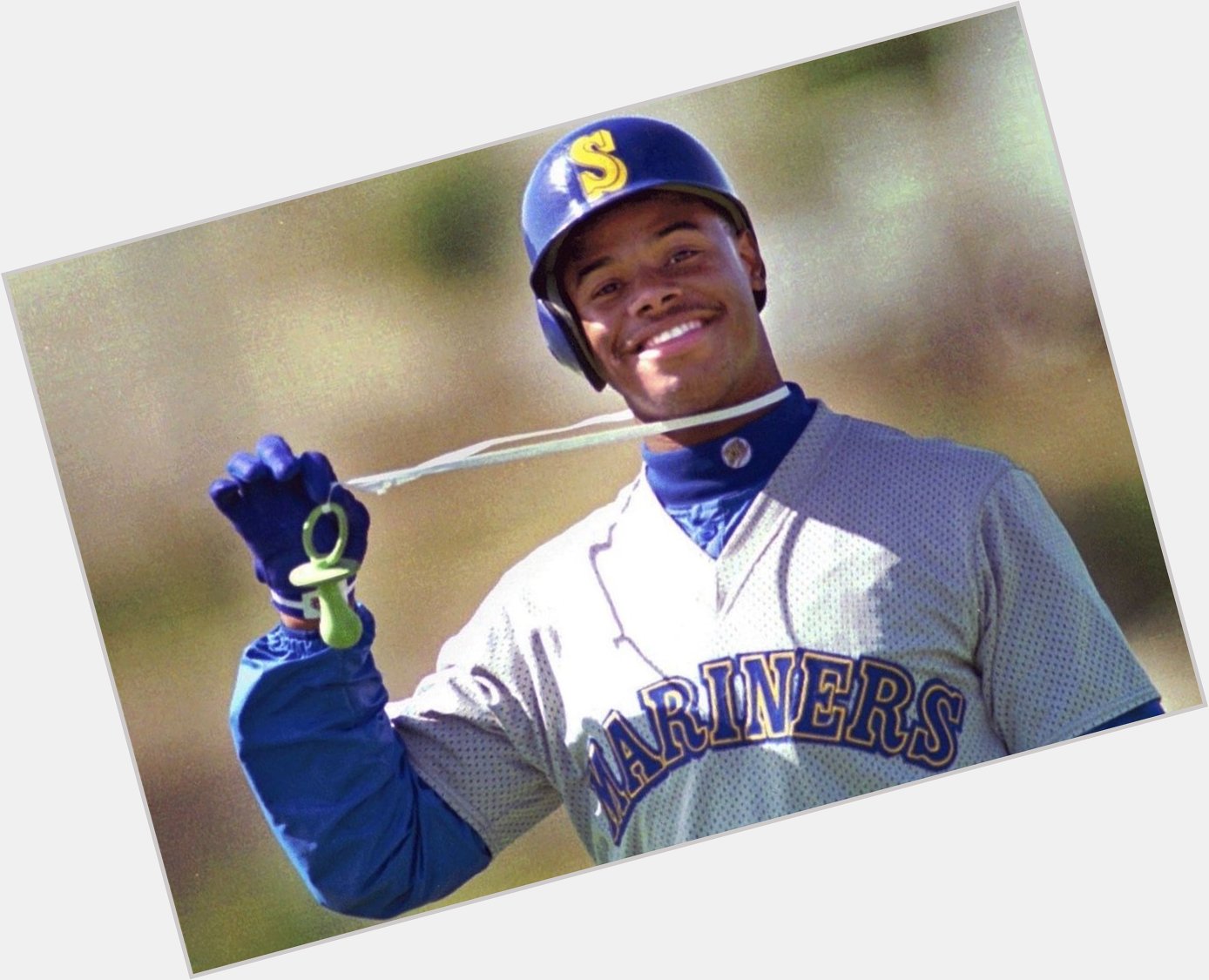 Happy birthday to The Kid, Ken Griffey Jr. Pay homage. 