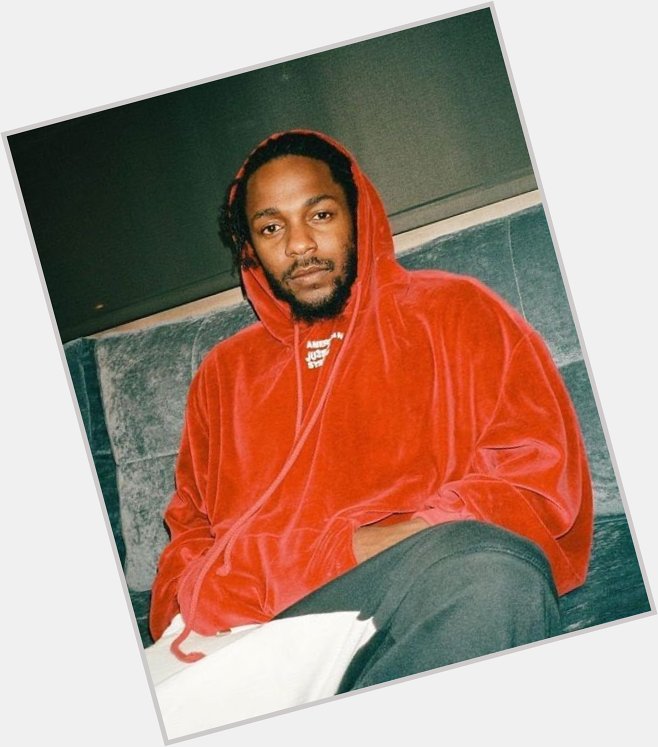 Best rapper in the world turns 33 today. Happy birthday Kendrick Lamar. 