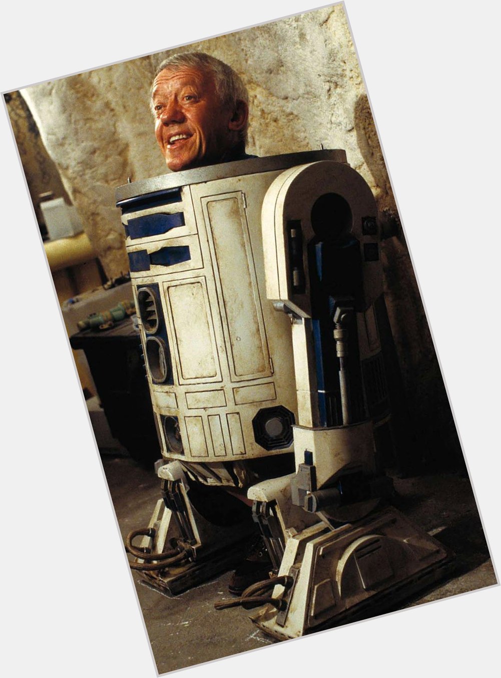 Happy birthday to everybody s favorite Astromech! Kenny Baker would have been 86 today! 