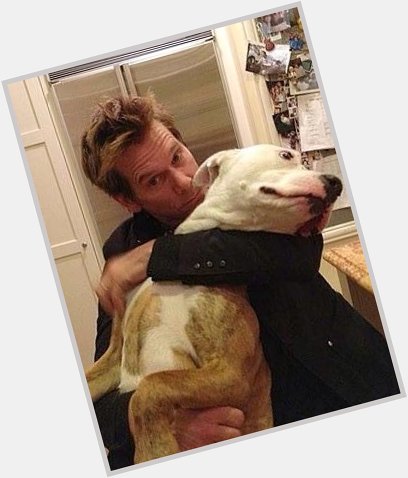 Hoy es el cumpleaños del actor Kevin Bacon. Un tipo feliz con su perro.
Happy birthday!   